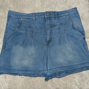 Anne Klein Blue Denim Shorts Women’s Size 14 High Rise Pleated Jean Shorts